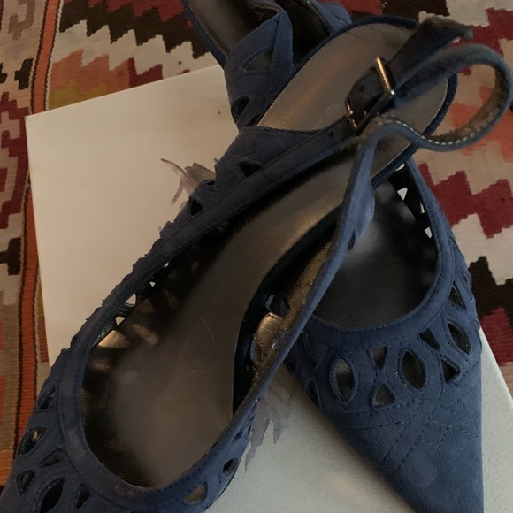 Pointy toe blue heels - Picture 2 of 3